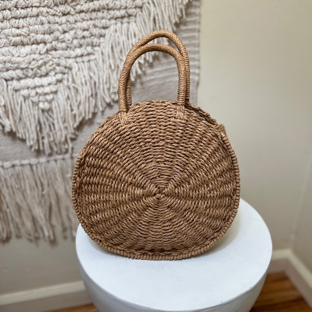 Round straw bag